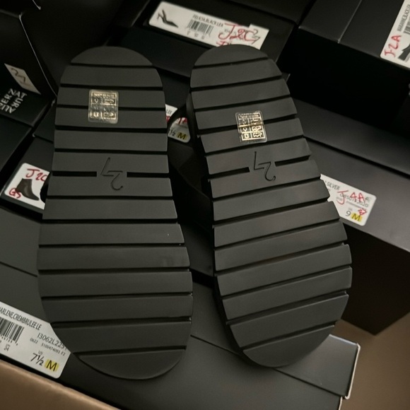 27 Edit Naturalizer Tala Women's Black Sandal - Picture 3 of 6